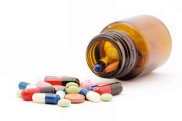 Врач может назначить лекарственные и антибактериальные препараты