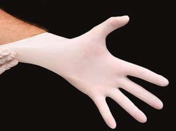 Перед процедурой следует надеть латексную перчатку на ведущую руку и смазать указательный палец вазелином