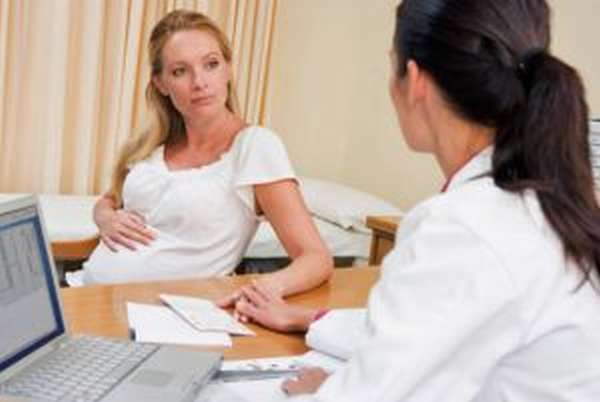 Консультация врача при беременности